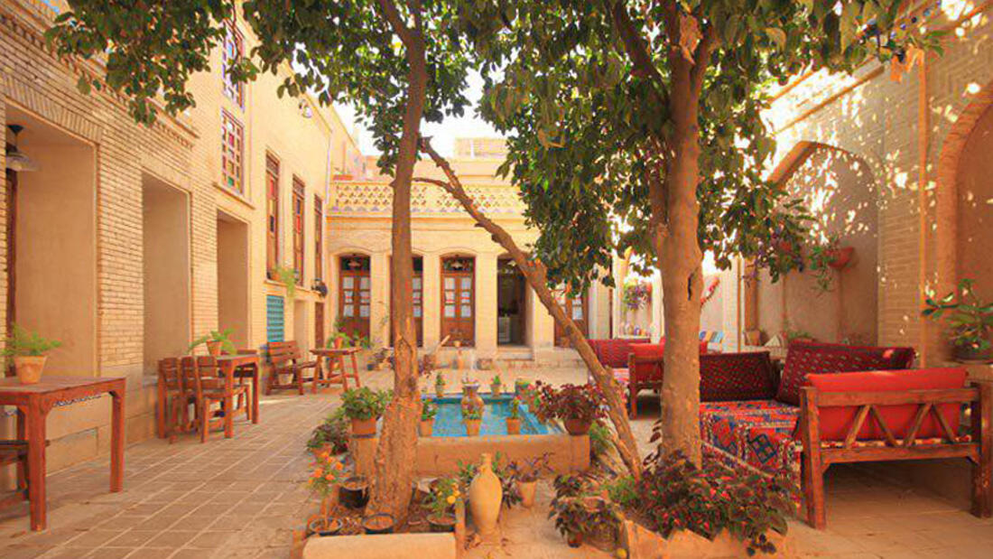 Mahmonir Traditional Hotel