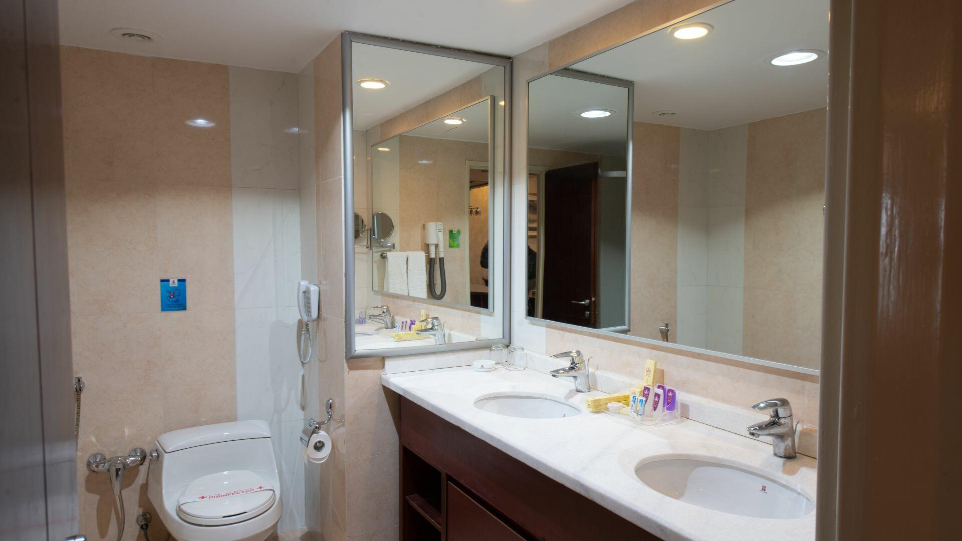 Parsian Kowsar Hotel