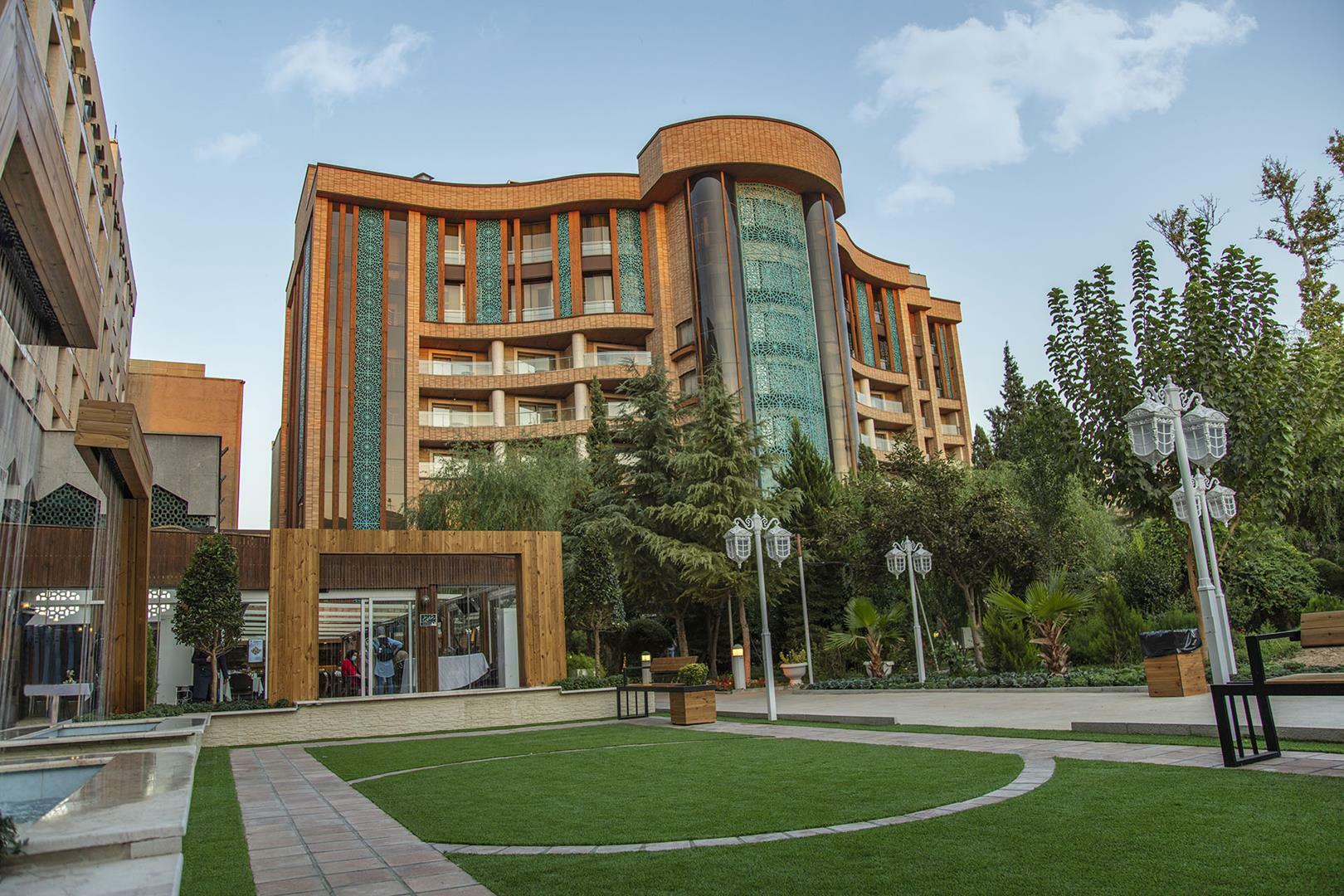 Parsian Kowsar, Isfahan