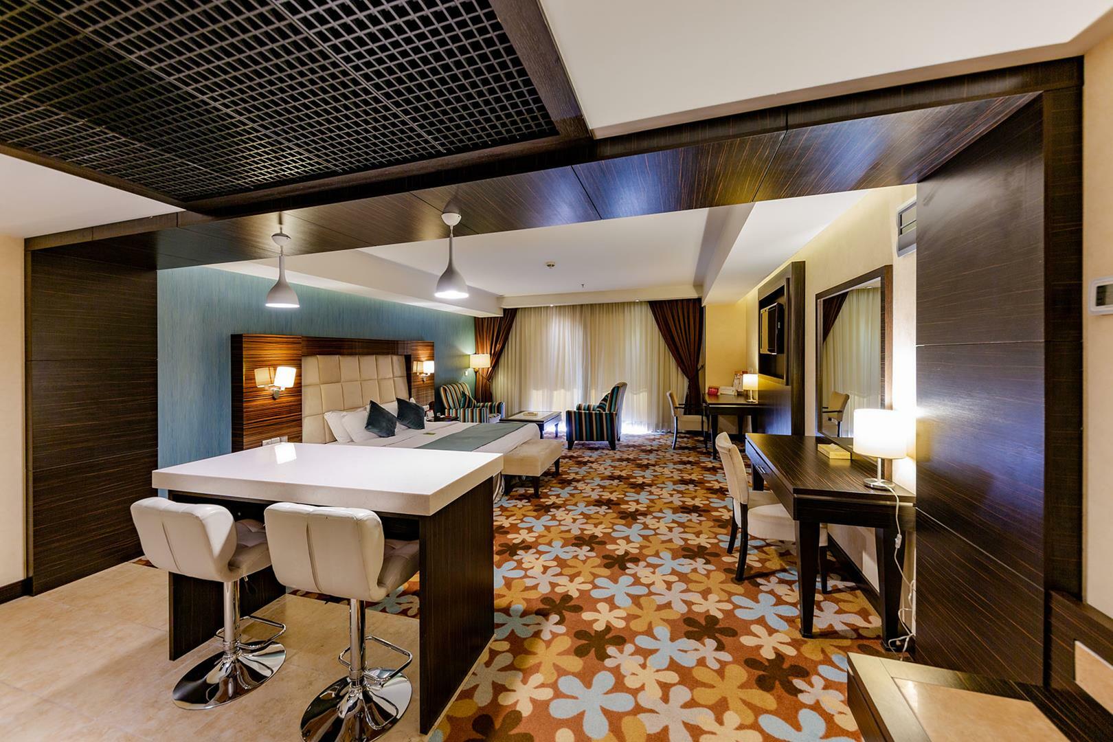 Parsian Kowsar Hotel