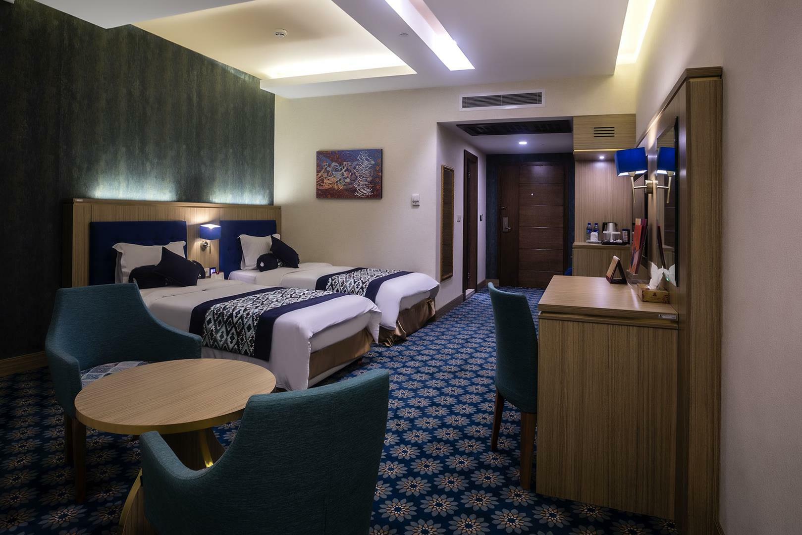 Parsian Kowsar Hotel