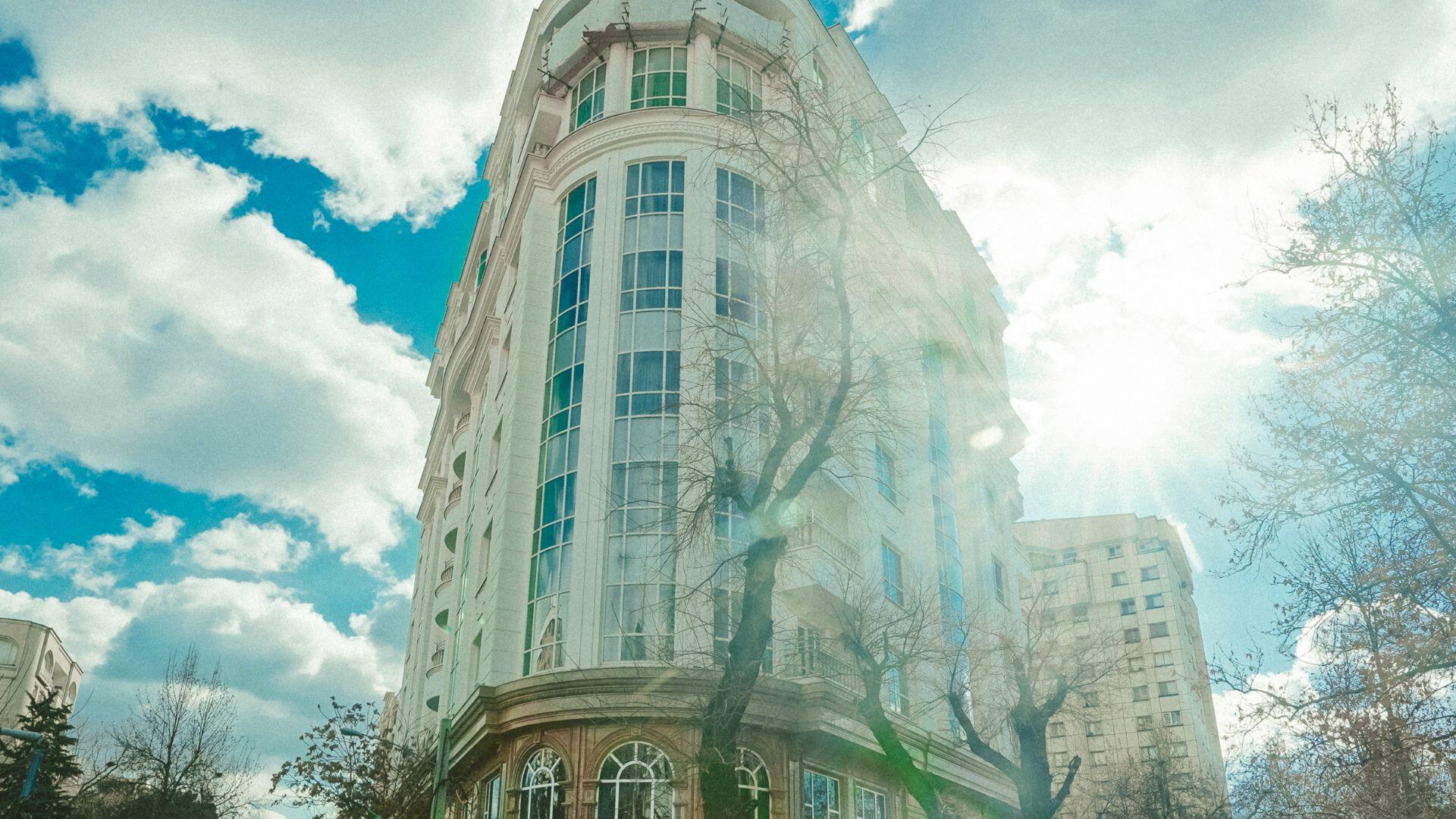 Wisteria, Tehran