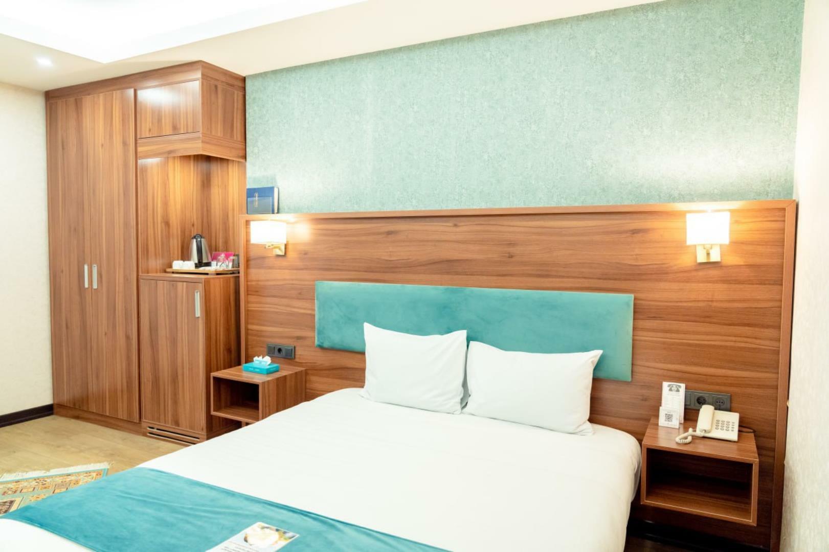 Parsian Ali-Qapu Hotel