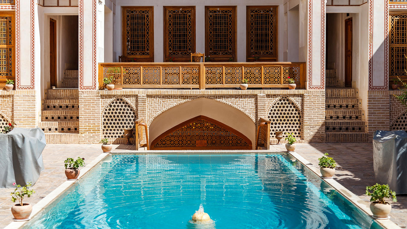 Mahinestan Raheb, Kashan