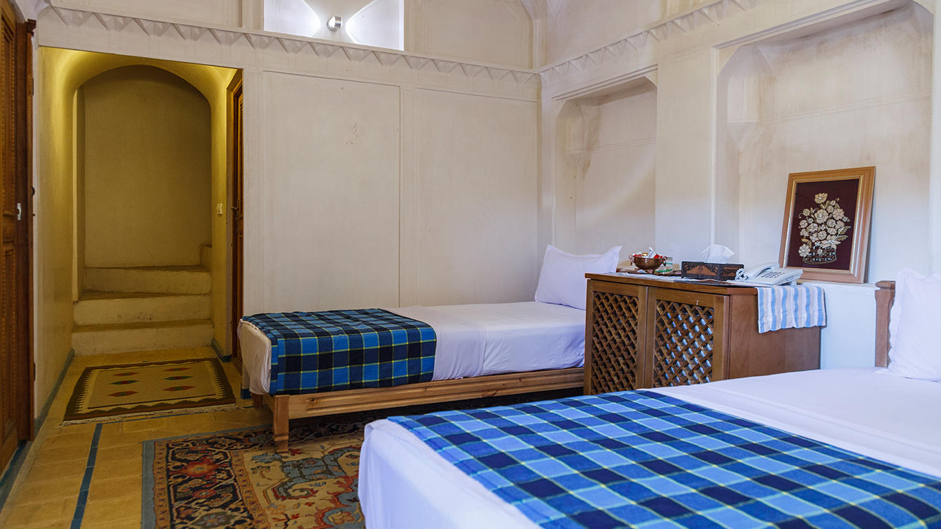 Mahinestan Raheb Hotel