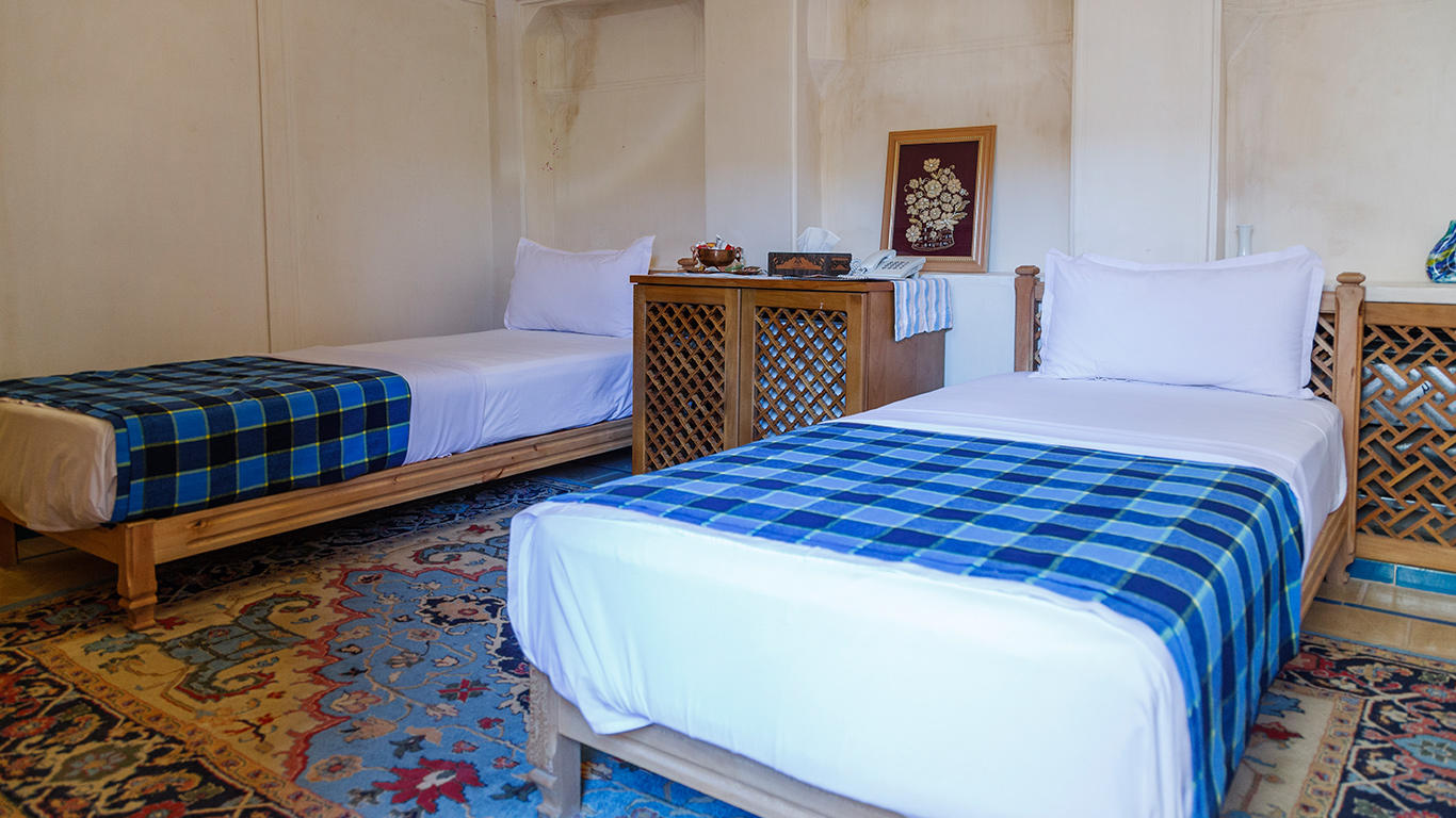 Mahinestan Raheb Hotel