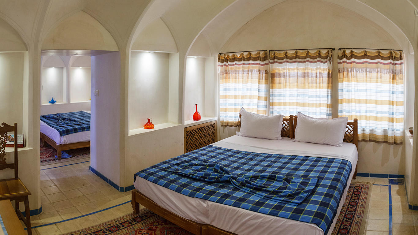 Mahinestan Raheb Hotel