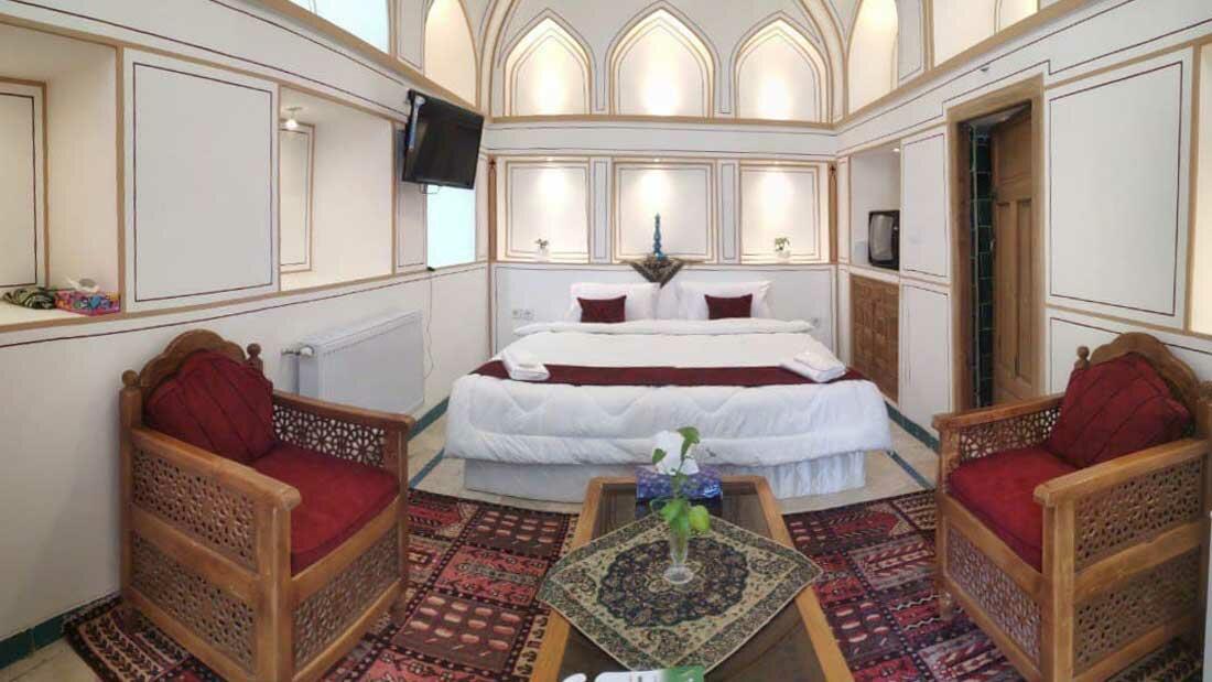 Yas Isfahan Hotel