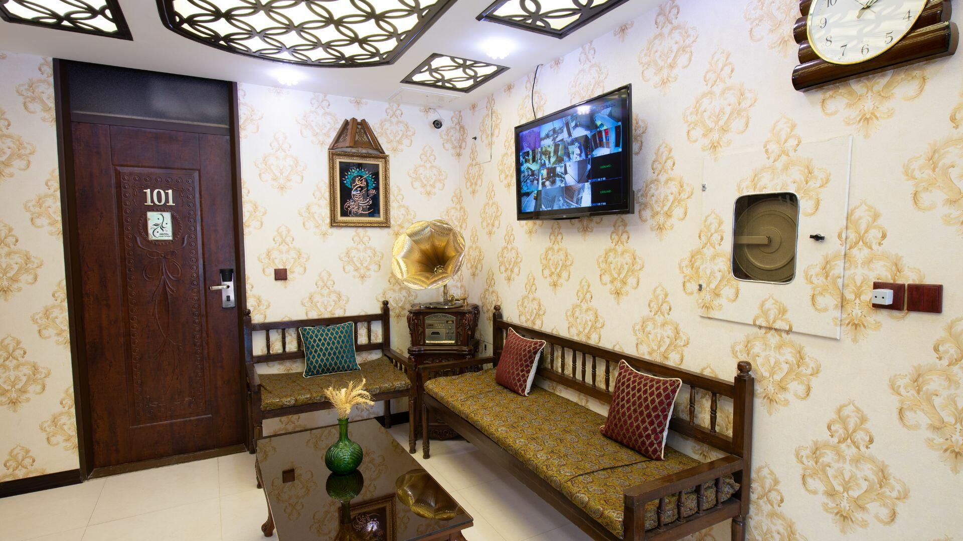 Hafez Bahar Narenj, Shiraz