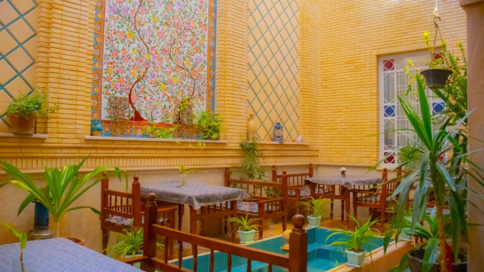 Gol Afra, Shiraz