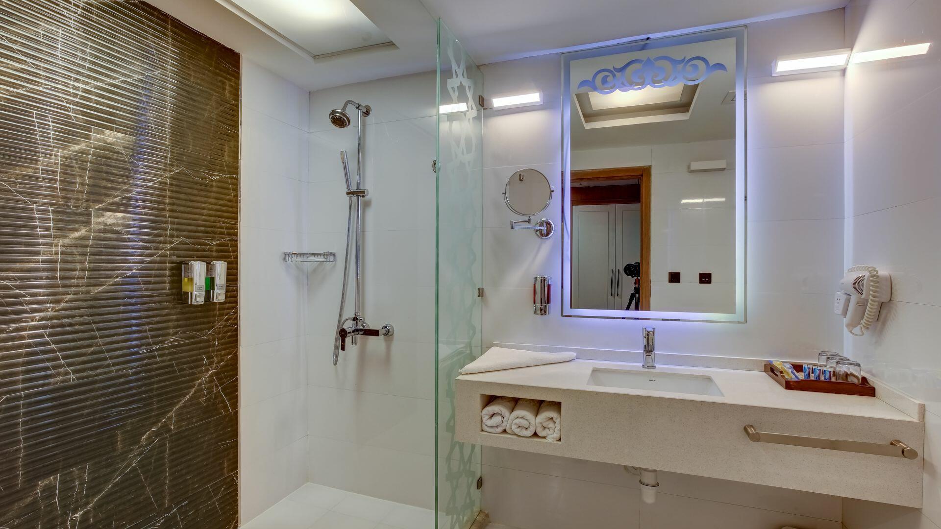 Khursheed-e-Hashtom Rauf Kowsar Hotel