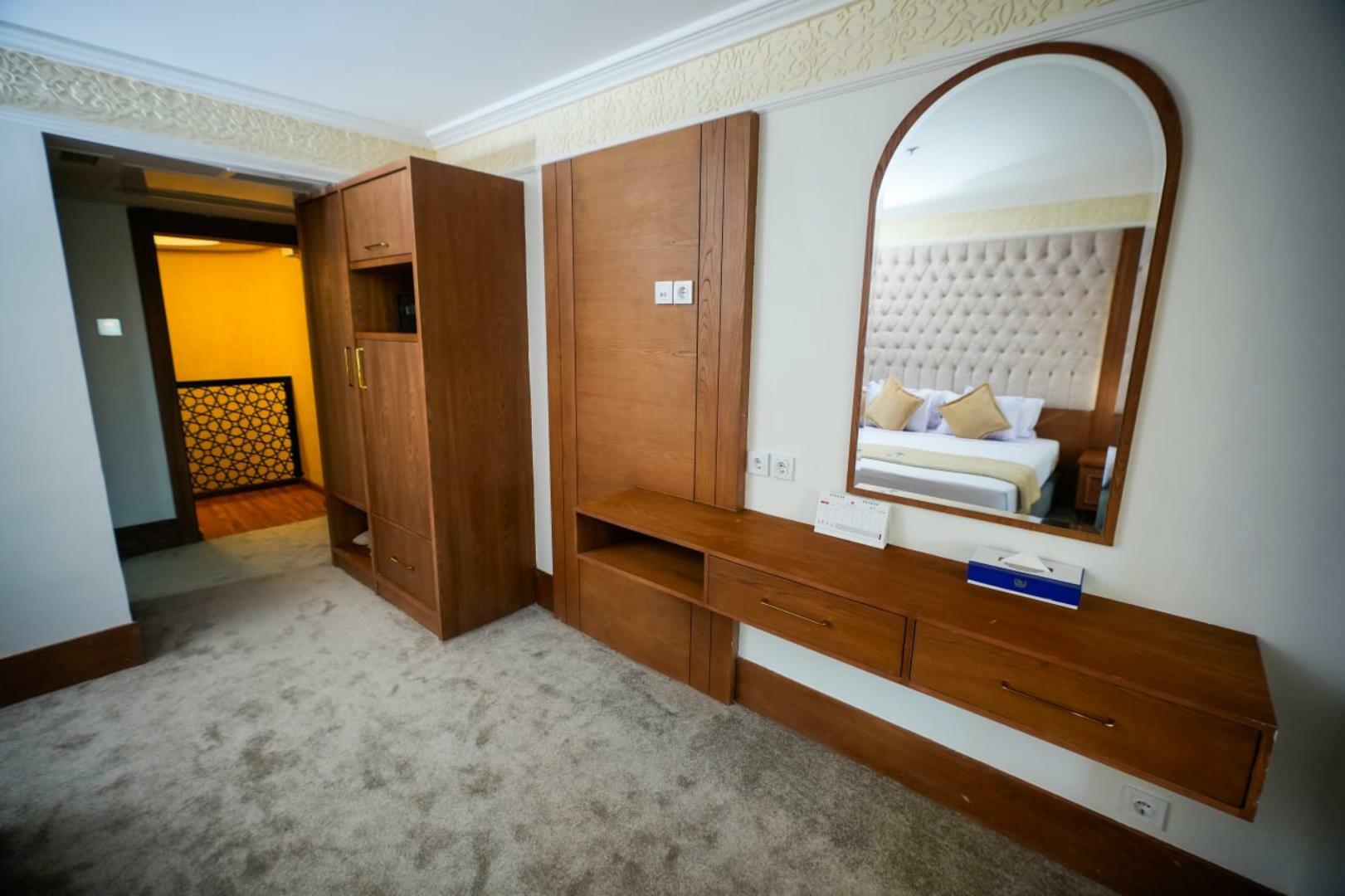 Khursheed-e-Hashtom Rauf Kowsar Hotel