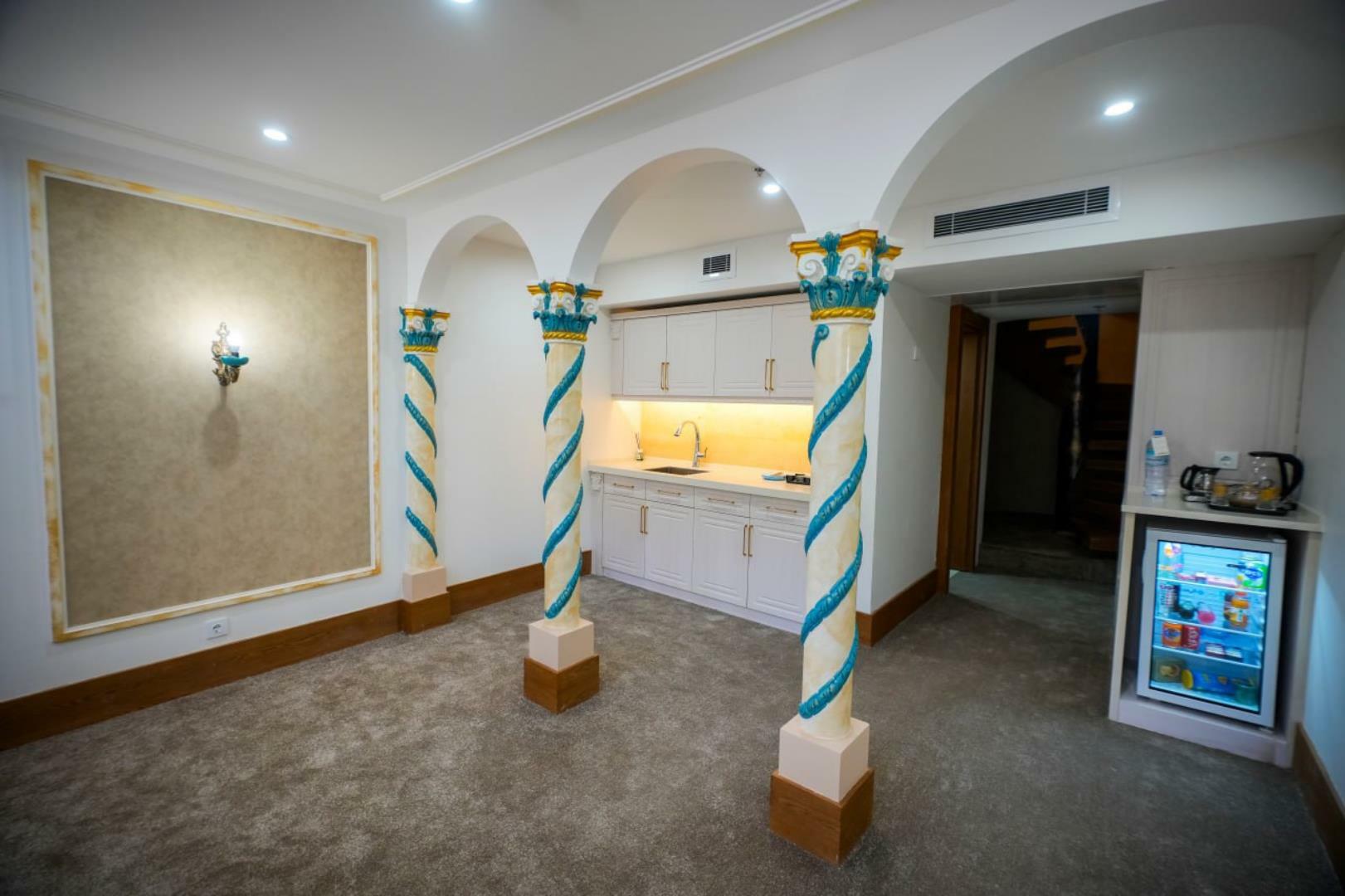 Khursheed-e-Hashtom Rauf Kowsar Hotel