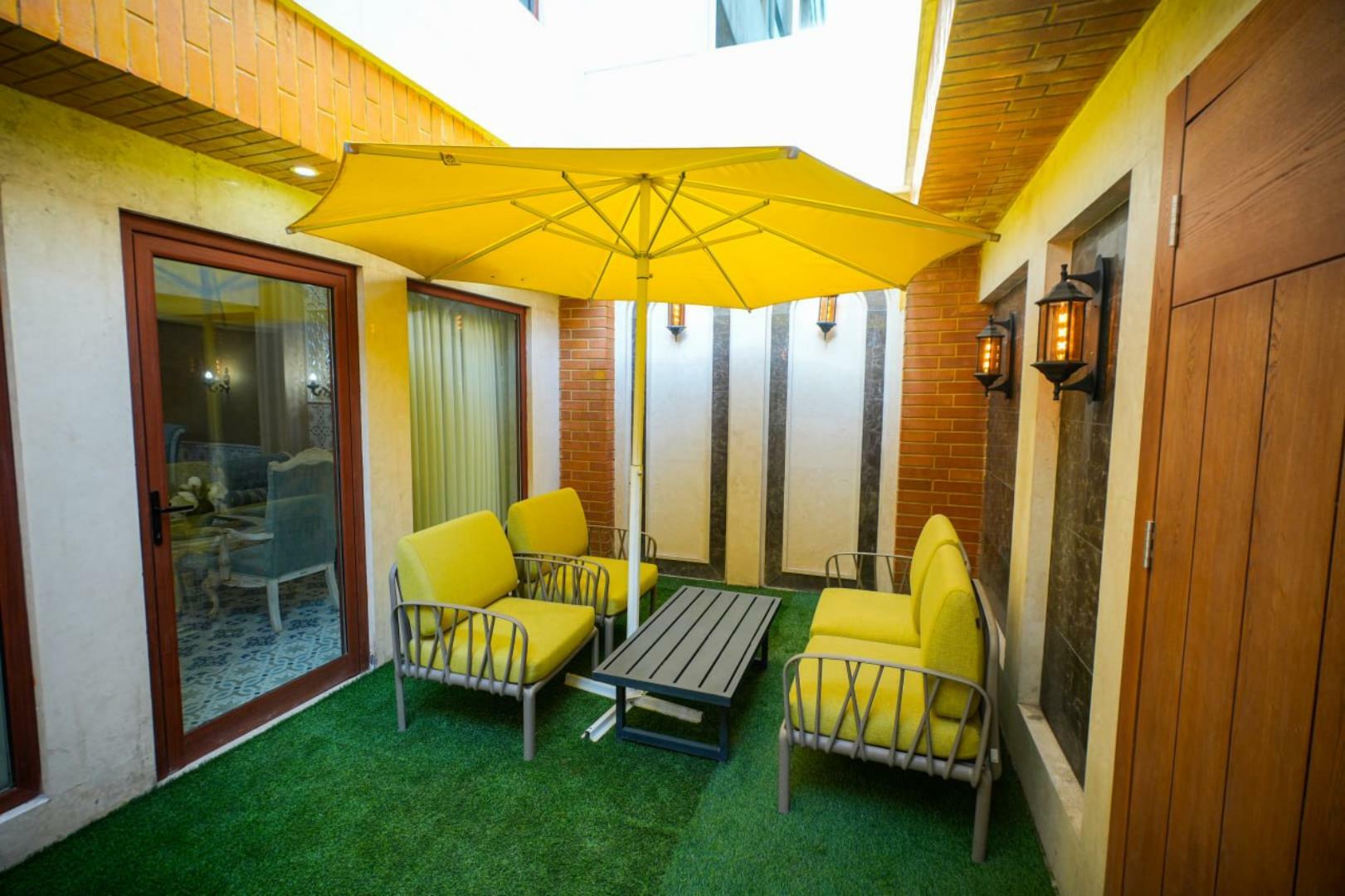 Khursheed-e-Hashtom Rauf Kowsar Hotel