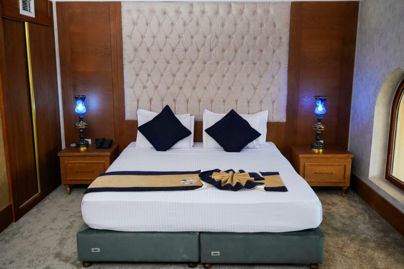 Khursheed-e-Hashtom Rauf Kowsar Hotel