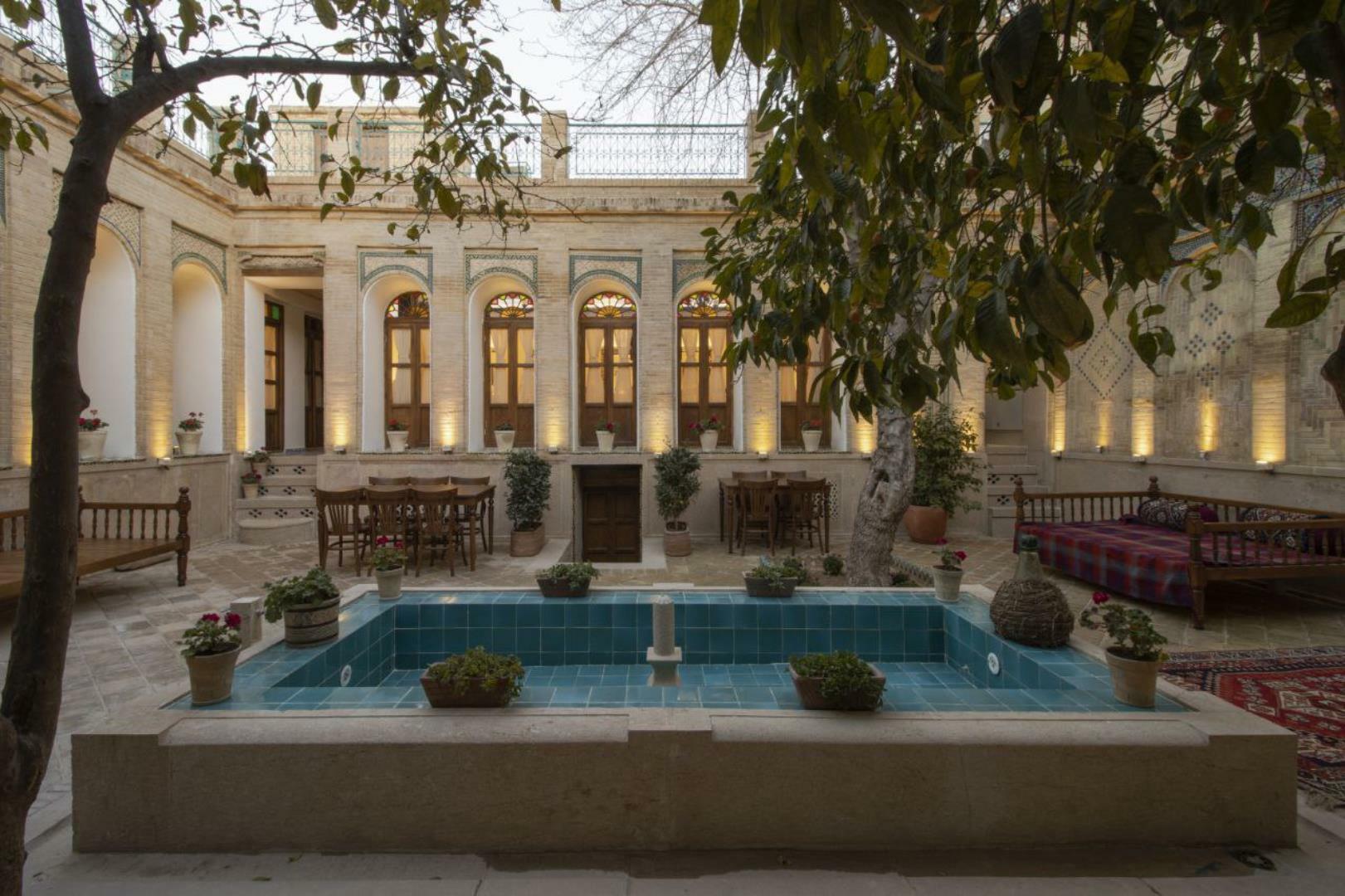 Vartaj, Shiraz