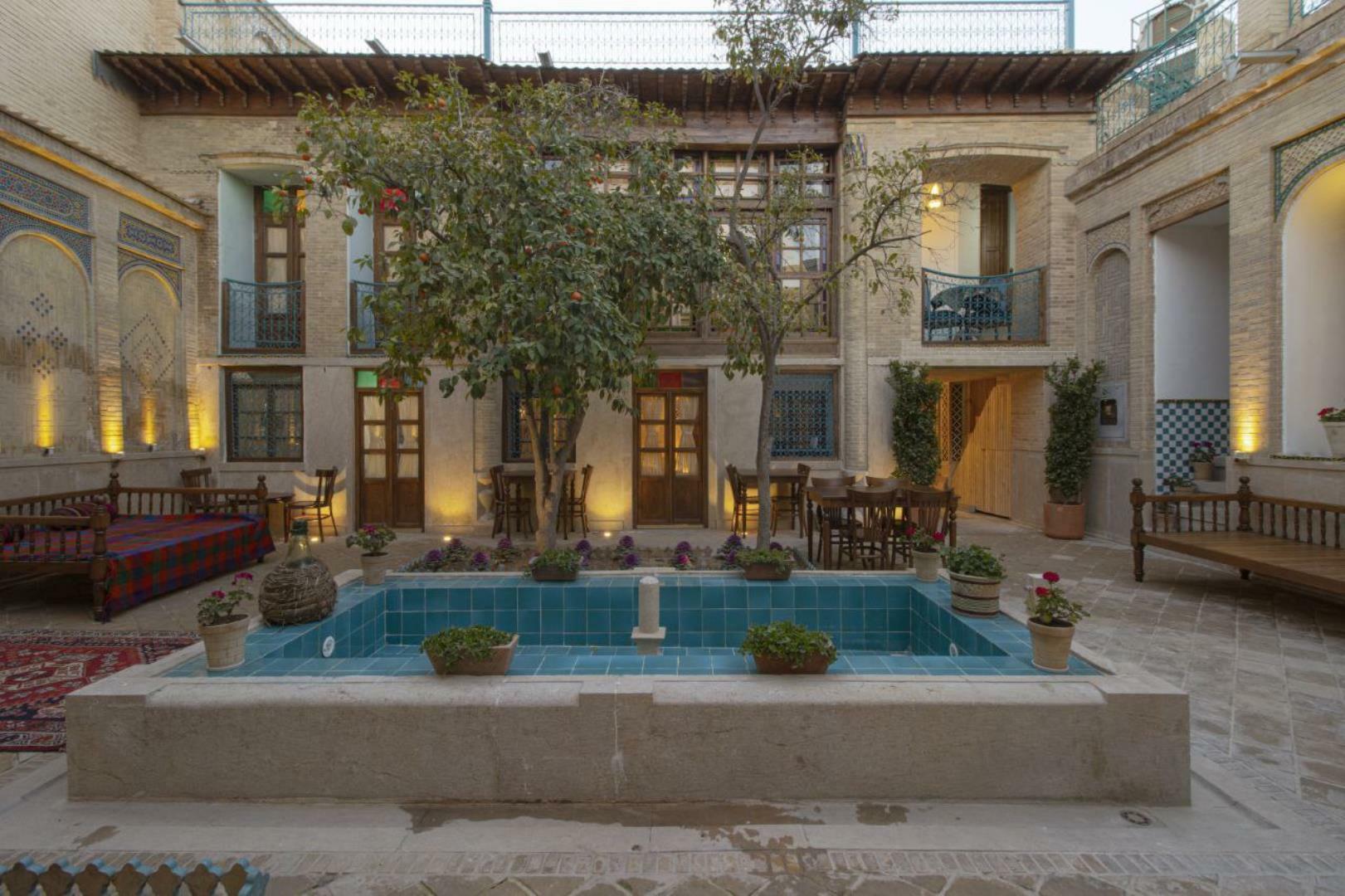 Vartaj, Shiraz