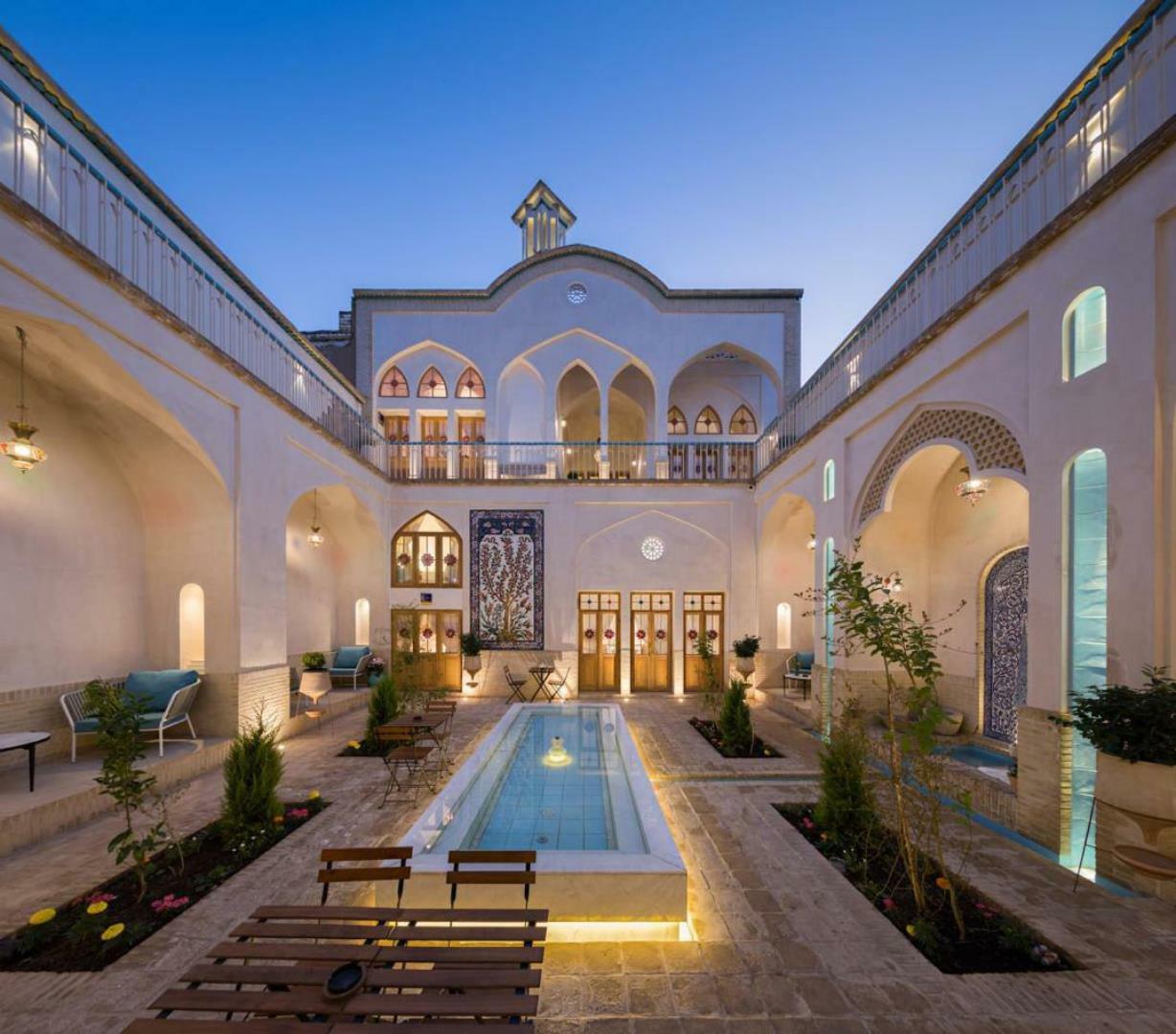 Rosas, Kashan