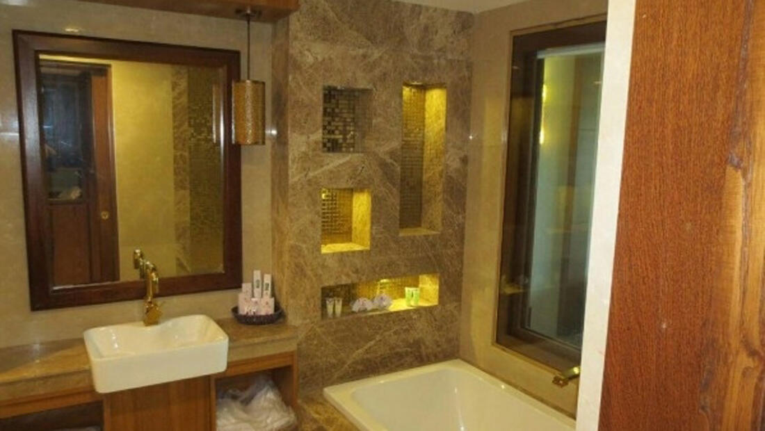 Parsian Khazar Hotel