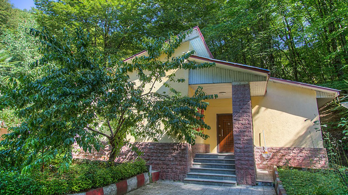 Chalus Tourist Hotel