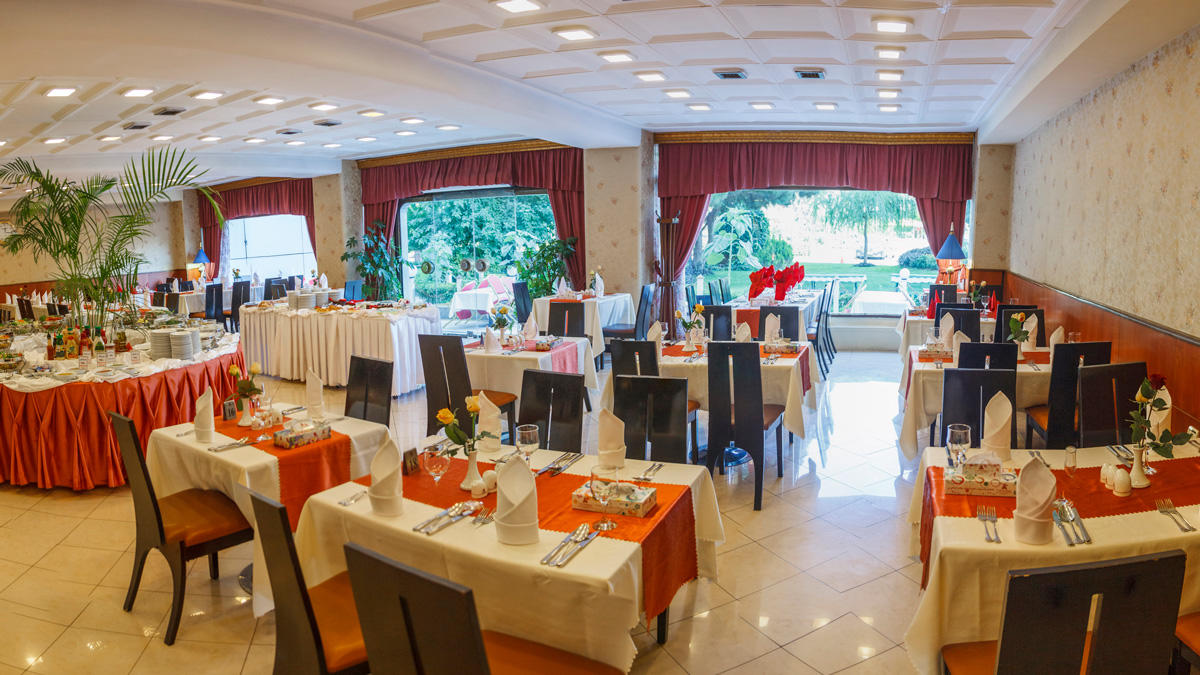 Parsian Esteghlal Hotel