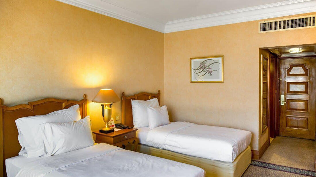 Parsian Esteghlal Hotel