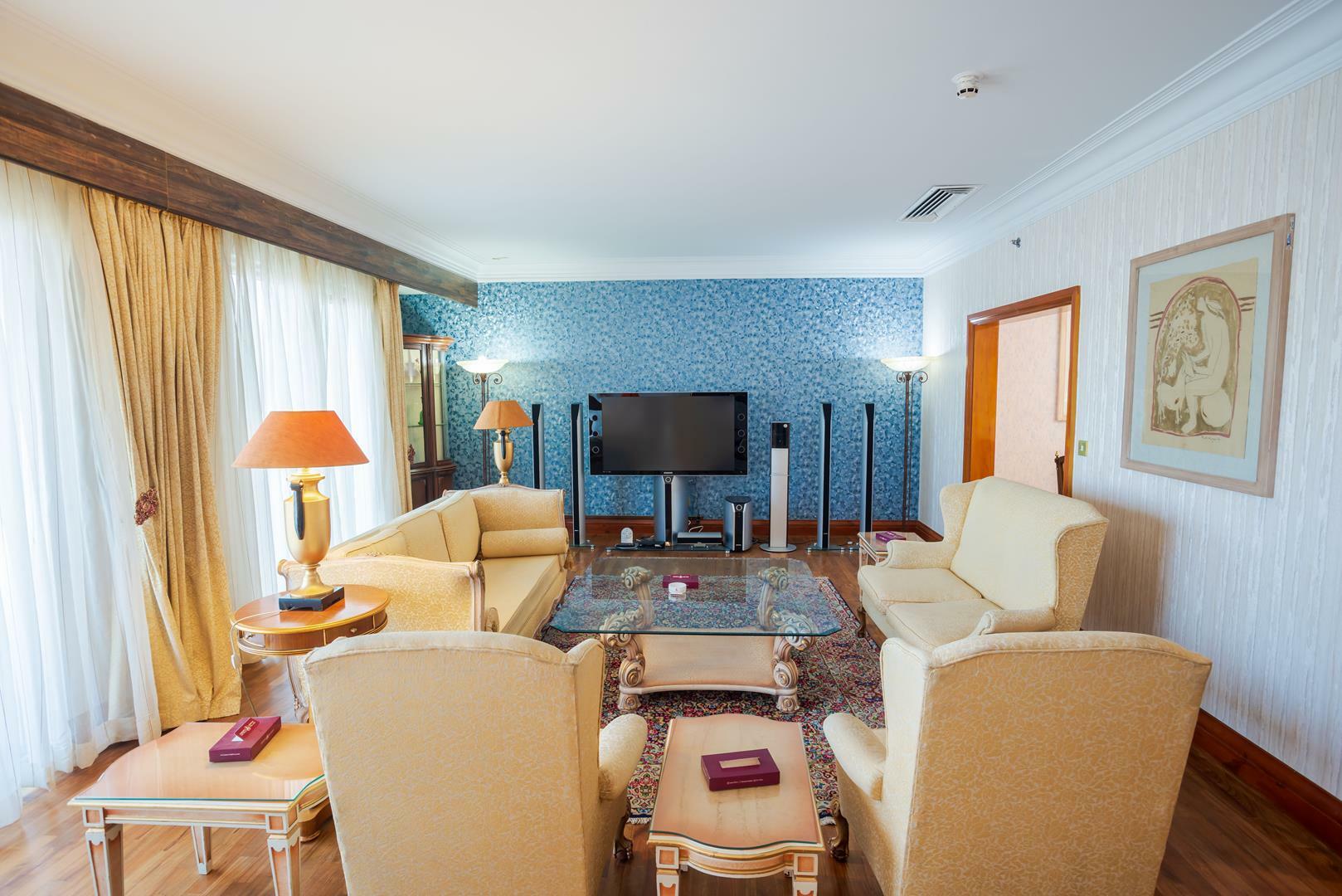 Parsian Esteghlal Hotel