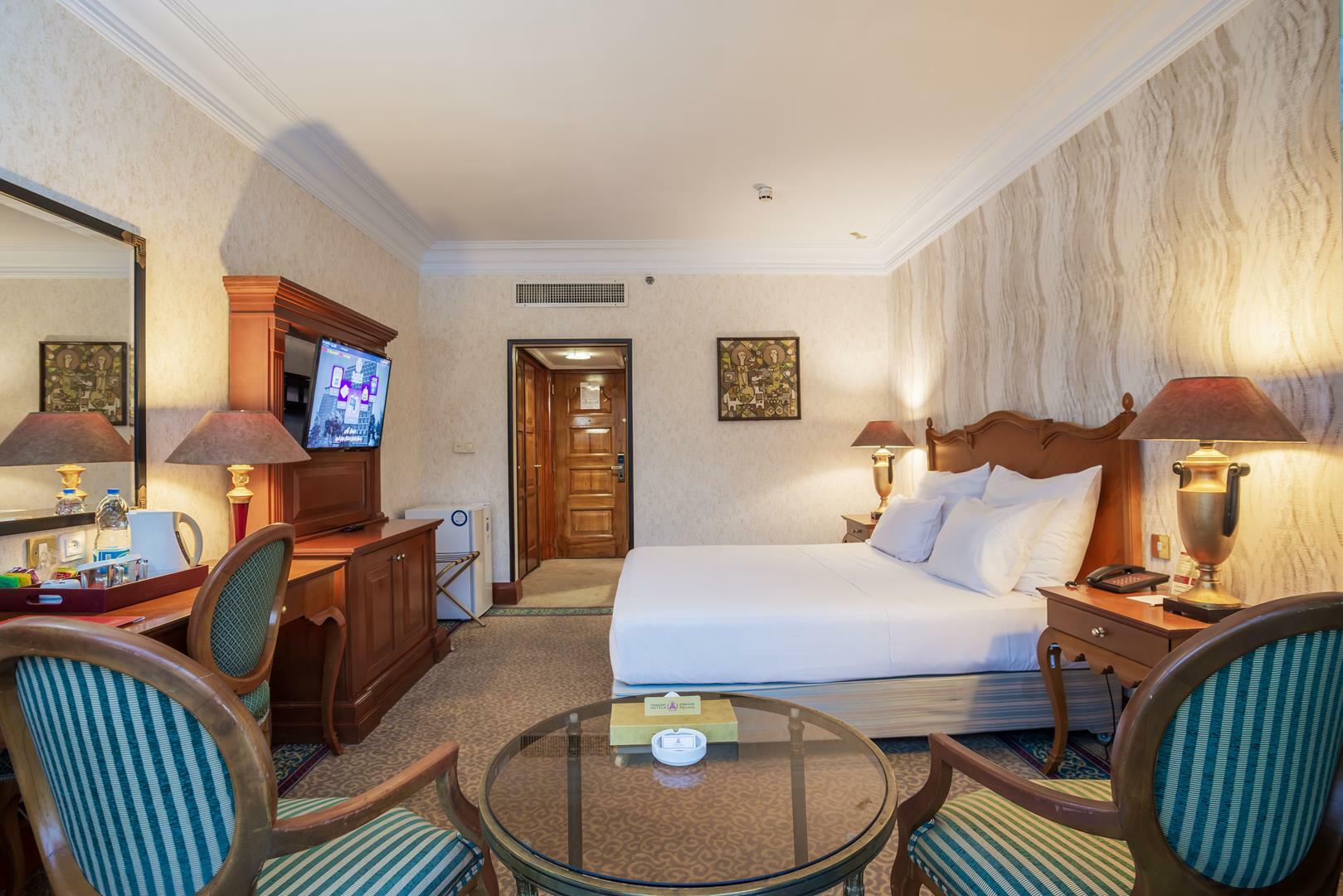 Parsian Esteghlal Hotel