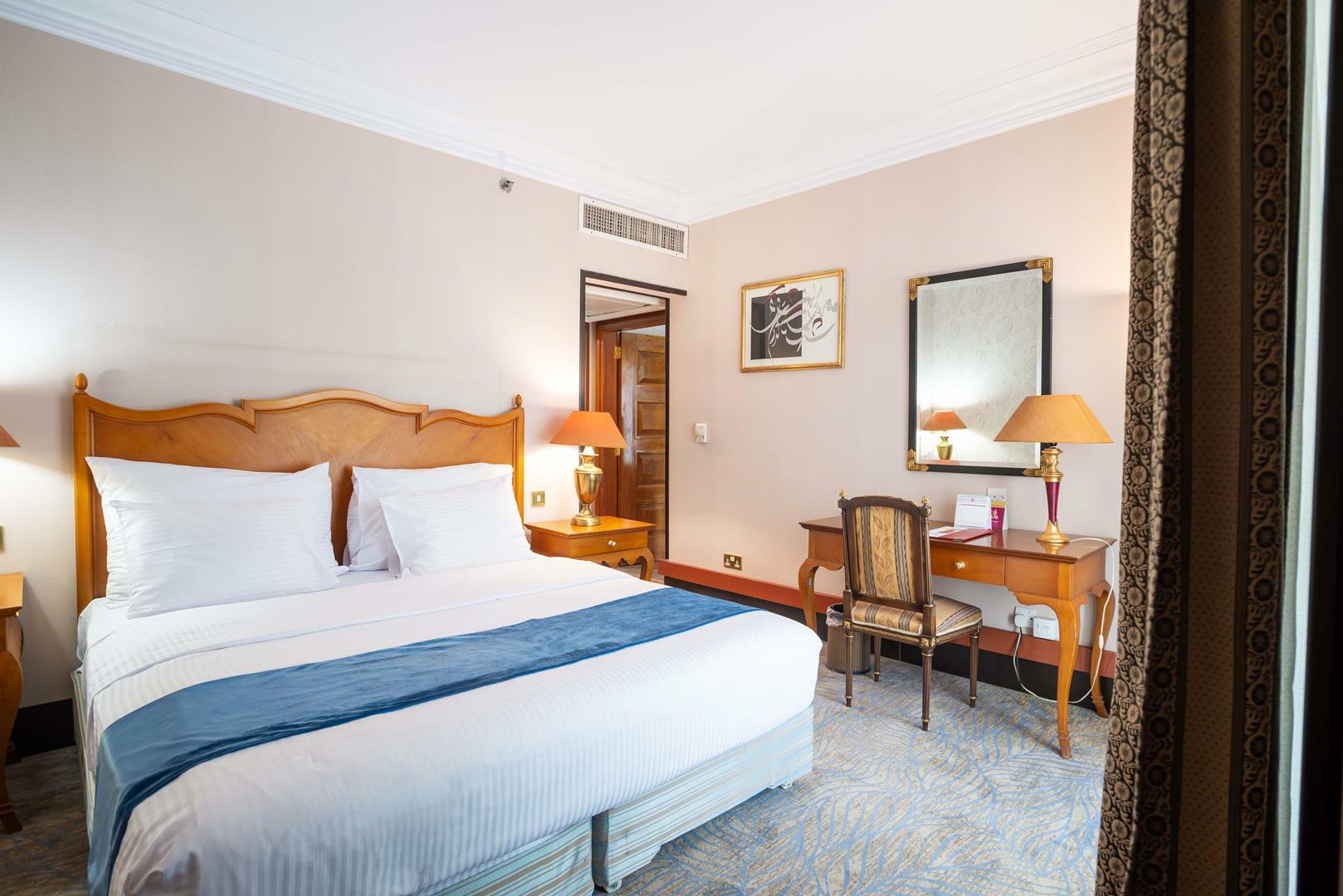 Parsian Esteghlal Hotel