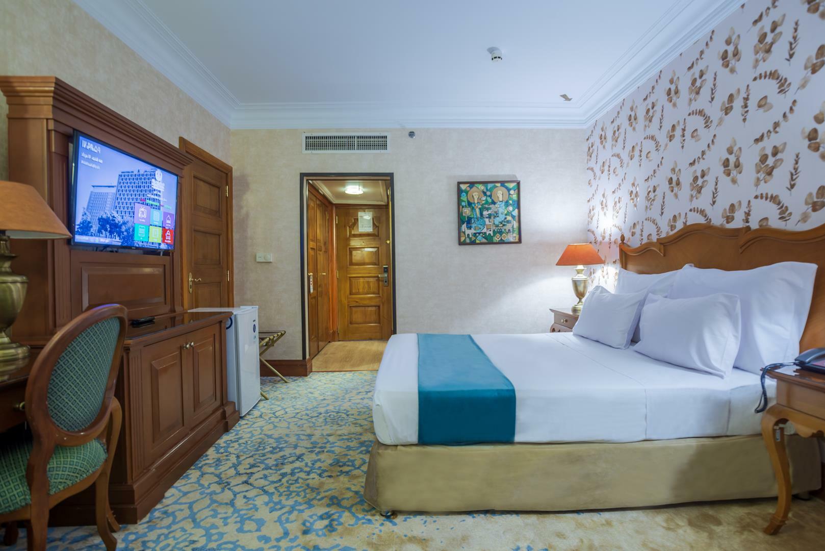 Parsian Esteghlal Hotel