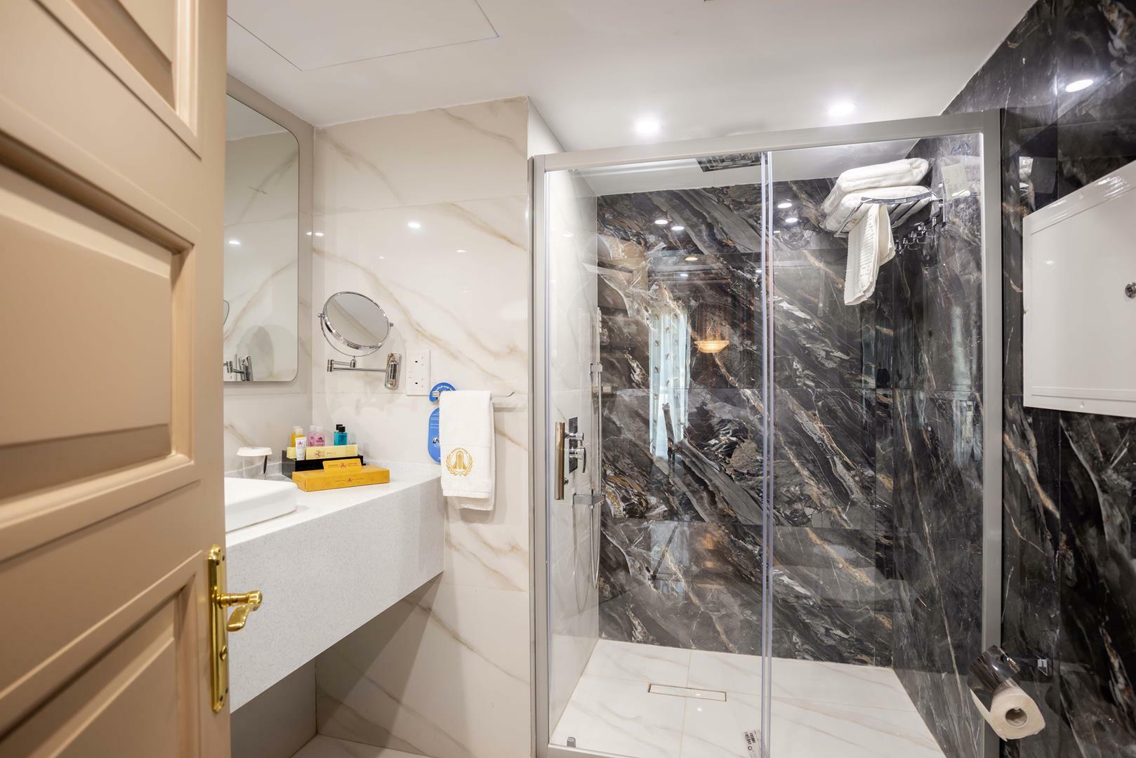 Parsian Esteghlal Hotel