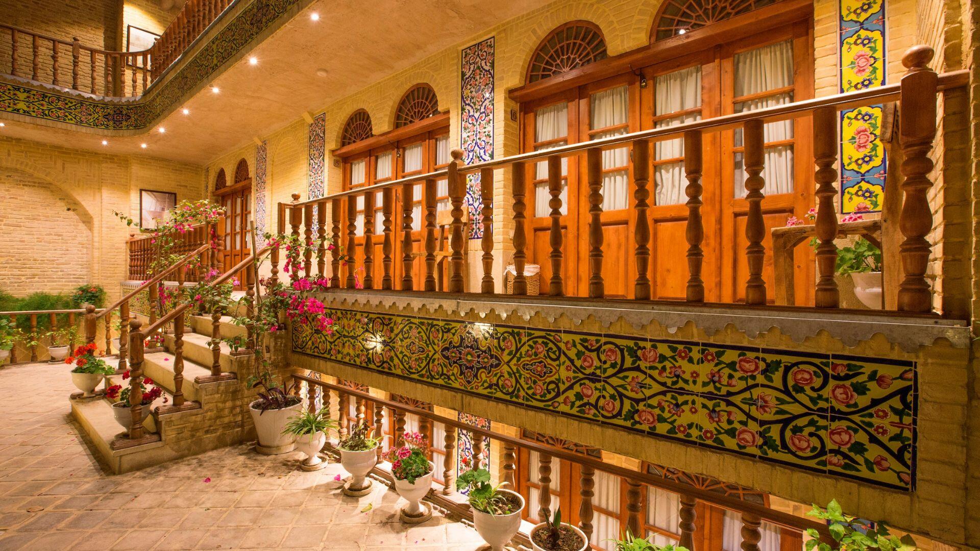 Forough Mehr, Shiraz