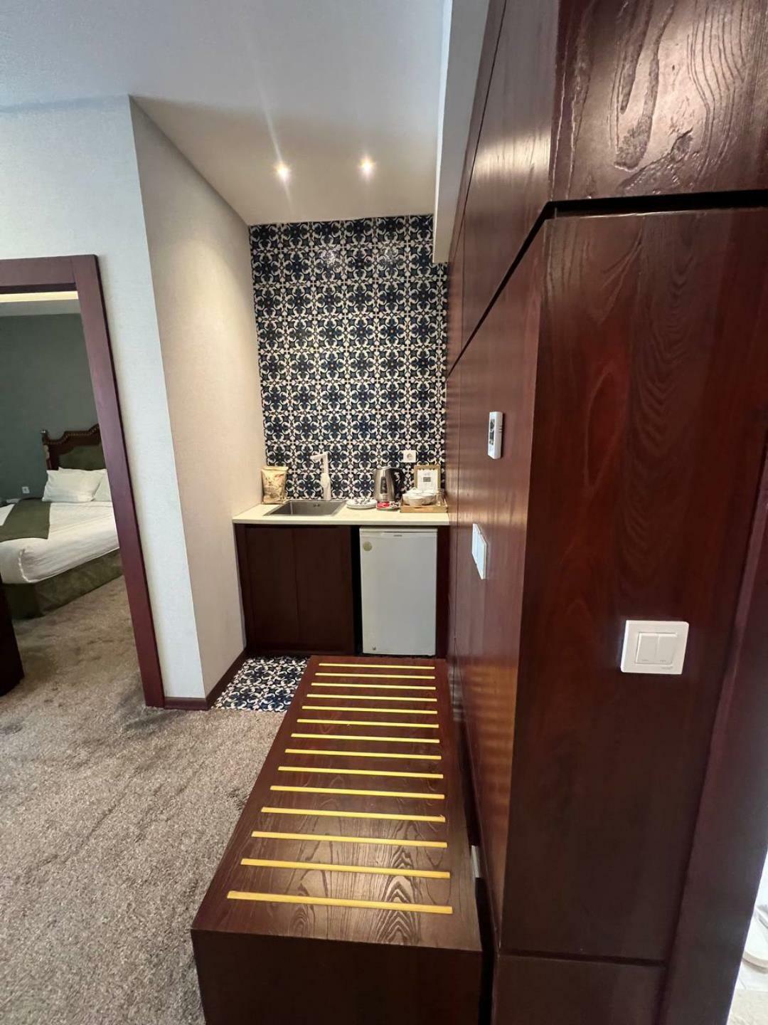 Qasr-Al-Ziafat Hotel