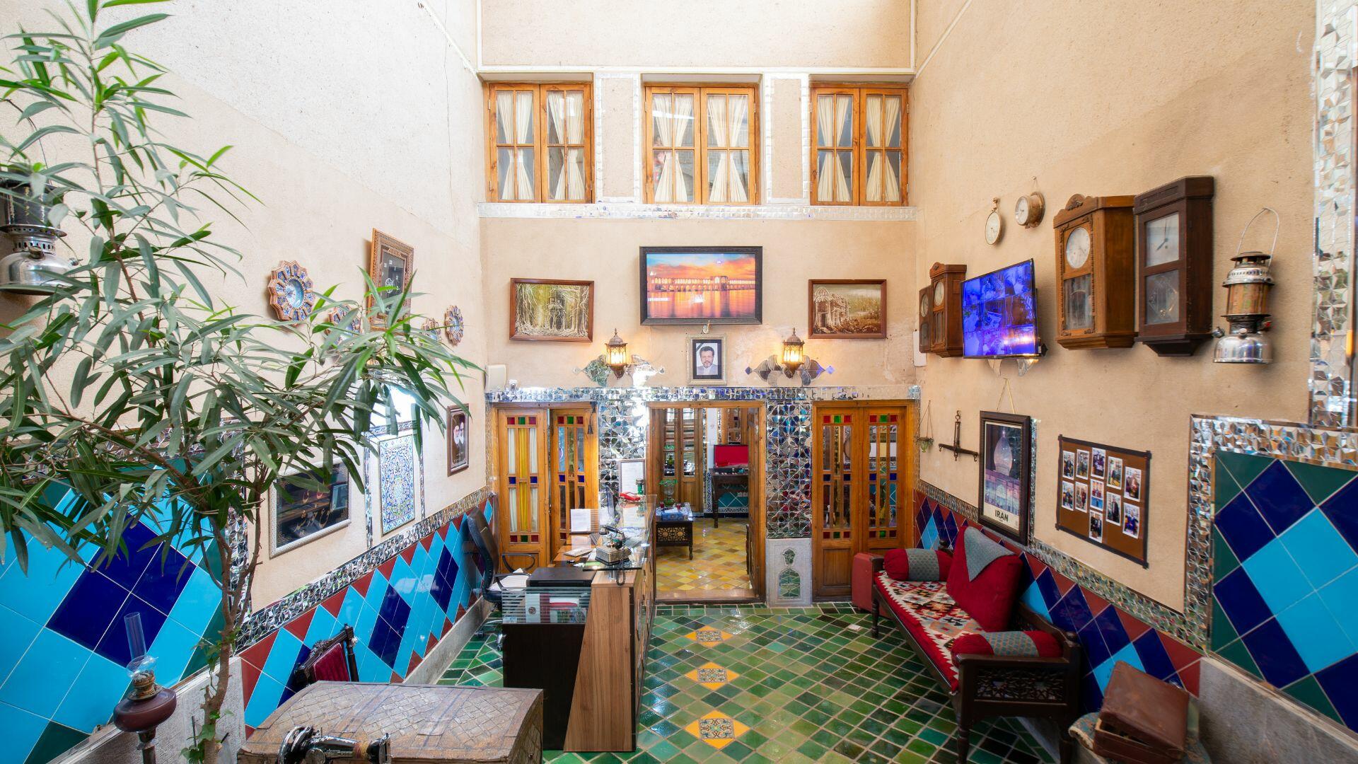 Tolou Khorshid, Isfahan
