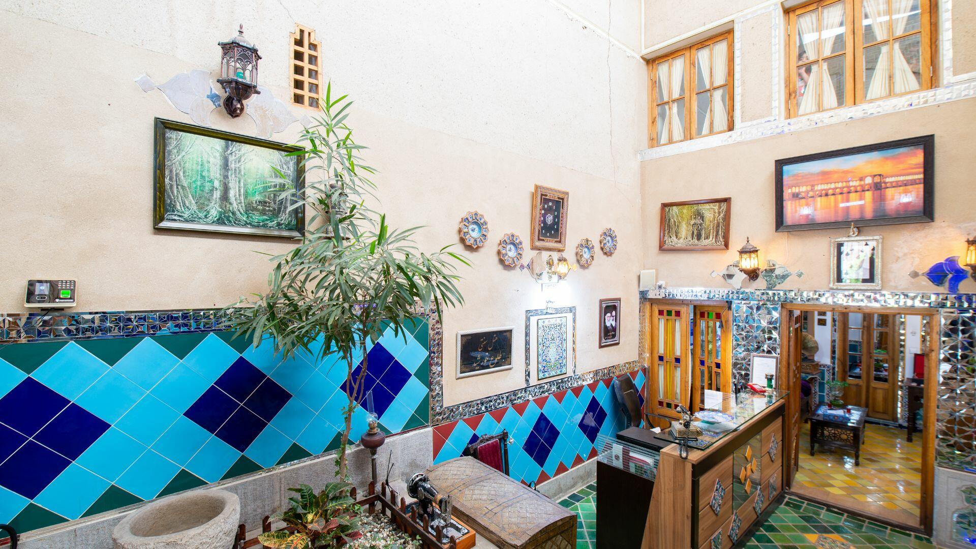 Tolou Khorshid, Isfahan