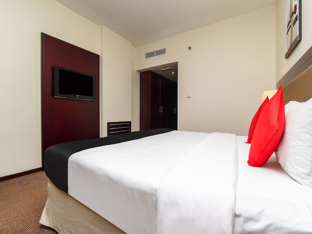 Landmark Summit Hotel