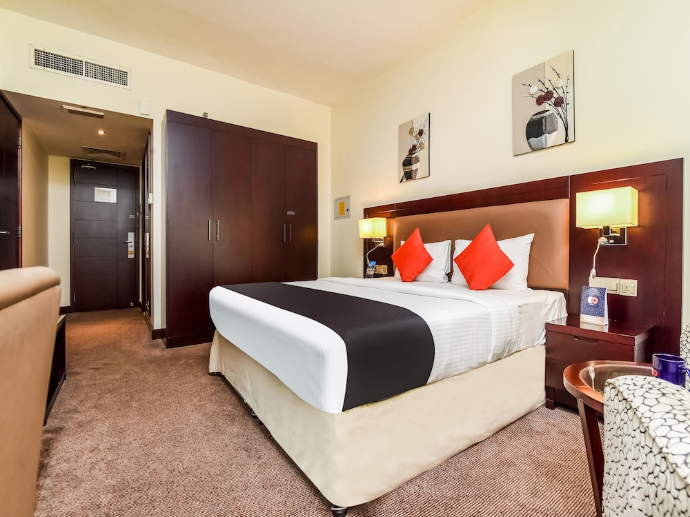 Landmark Summit Hotel
