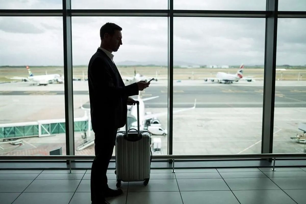 Person in airport.jpg