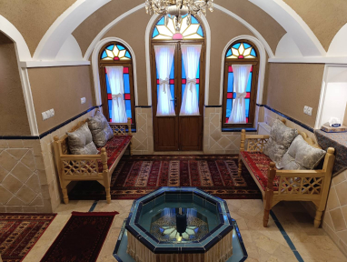 اقامتگاه سنتی عمارت شمسه آران و بیدگل سوئیت دو خوابه سه تخته حوضخانه