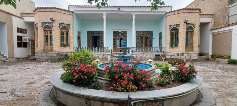 هاستل ۳ (سرویس مشترک ) حیاط