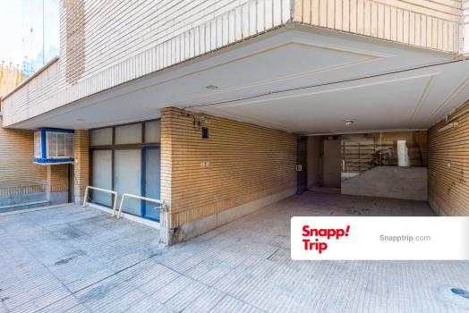 حیاط و پارکینگ