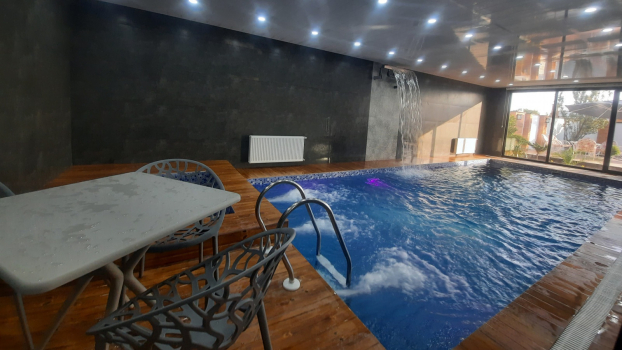 استخر سرپوشیده