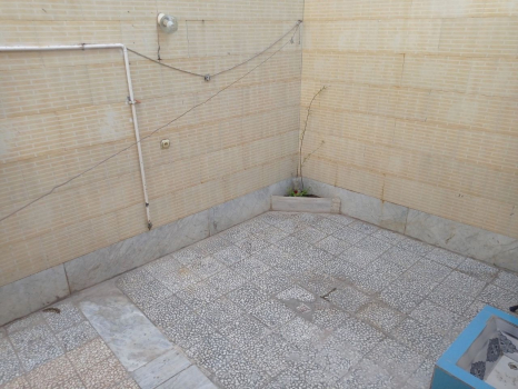 خانه با تمام امکانات در مرکز شهر حیاط