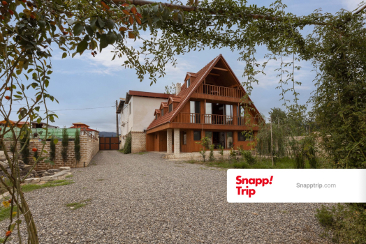 خانه ی چوبی الماس