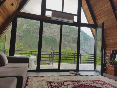 کلبه سوئیسی ارغوان با جکوزی تصاویر هتل