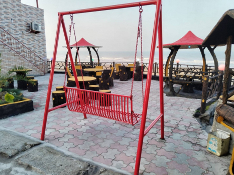 حیاط مجموعه