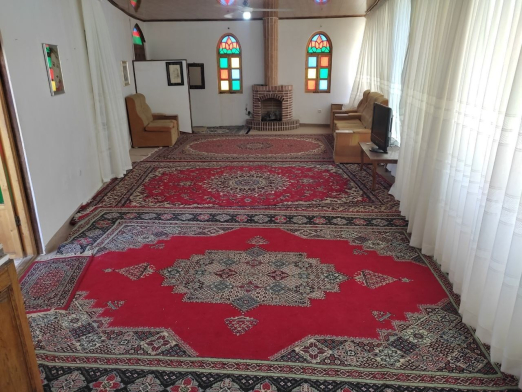 اتاق پذیرایی واحد 5 قامتگاه بوم گردی میرزا طاهر