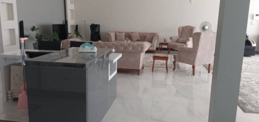 اتاق پذیرایی ویلای دوخوابه آرامش با استخر اب سرد