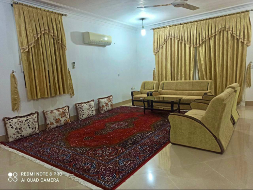اتاق پذیرایی واحد آپارتمان دو خواب با دسترسی مطلوب