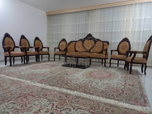 اتاق پذیرایی واحد شیک و مبله با دسترسی مناسب به اماکن گردشگری